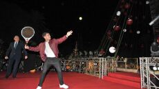 Κάρλος Αλκαράθ: Άναψε το χριστουγεννιάτικο δέντρο της Μούρθια με μια ρακέτα - Βίντεο