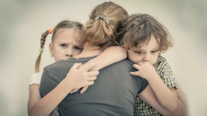 Υγεία: Το βαθύ αποτύπωμα της παιδικής κακοποίησης και της βίας κατά των γυναικών