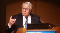 Ο Μπαμπινιώτης αναλύει πώς το butter, το paper, το monk και άλλες λέξεις είναι ελληνικές!