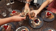 Τα πιο λαχταριστά χριστουγεννιάτικα γλυκά στην πόρτα μας με ένα κλικ