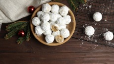 Μυστικά για τους πιο μοσχομυριστούς και αφράτους κουραμπιέδες που θα φτιάξουμε στο σπίτι