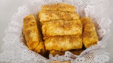 To παραδοσιακό Μανιάτικο Εργαστήρι μάς αποκαλύπτει τα μυστικά της τραγανής δίπλας