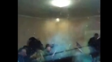 Ουκρανία - Βίντεο:  Δημοτικός σύμβουλος πέταξε χειροβομβίδες σε συνεδρίαση στο χωριό Κερέτσκι