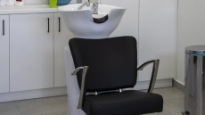 Βριλήσσια: Δεν έχω μοιράσει το υλικό από τις κρυφές κάμερες, ισχυρίζεται τώρα ο κομμωτής