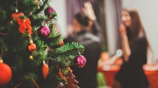 Η GEN Z αφηγείται: Αλλάζει το γιορτινό τραπέζι ή ο τρόπος που εμείς το βιώνουμε;