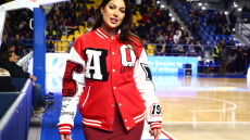 «Φωτιά» στα κόκκινα στην Καρδίτσα η σύντροφος του Γουόκαπ - Με μπουφάν του Ολυμπιακού στο All Star η Εστρέλα - Φωτογραφίες