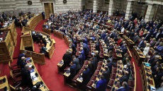 Μεταναστευτικό: Ονομαστική ψηφοφορία για την τροπολογία ζήτησε ο ΣΥΡΙΖΑ - Με κομματική «πειθαρχία» η ΝΔ