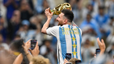 Λιονέλ Μέσι: Το ξεχωριστό δώρο του στον Ράφα Ναδάλ - Φωτογραφία 
