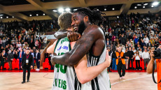  Παναθηναϊκός AKTOR: Το μεγάλο buzzer beater τρίποντο του Γκριγκόνις που έδωσε τη νίκη στο Μόντε Κάρλο - Βίντεο 