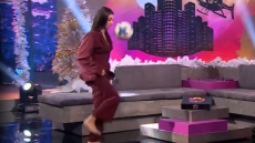 Αναστασία Δημητρά: Έδειξε τα κόλπα που θυμάται από το ποδόσφαιρο - Δείτε το βίντεο