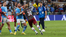 Παγκόσμιο Κύπελλο Συλλόγων: Γουόκερ και Φελίπε Μέλο έπαιξαν και ξύλο μετά τον τελικό - Δείτε βίντεο