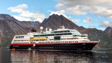 Το νορβηγικό κρουαζιερόπλοιο Maud παραμένει στη Βόρεια Θάλασσα μετά την καταιγίδα και το μπλακ άουτ