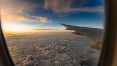 IATA: Αριθμός ρεκόρ σχεδόν 5 δισ. ανθρώπων προβλέπεται να ταξιδέψει φέτος με αεροπλάνο παγκοσμίως