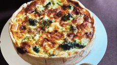 Tάρτα με μπρόκολο και 4 τυριά