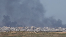 Το Ισραήλ πολλαπλασιάζει τα πλήγματα στη Γάζα - «Τρομοκράτες σας βλέπουμε, ερχόμαστε» λέει ο Νετανιάχου