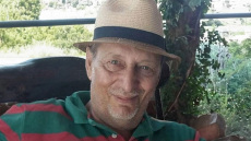 Καλύβια: «Με είχε κάνει μαύρη στο ξύλο, μου έλεγε “θα σε θάψω”» λέει για τον 71χρονο η μητέρα του 16χρονου πατροκτόνου