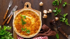 Ανοιχτή πίτα κοτόπουλου με πουρέ μανιταριών