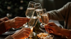Τι πίνουμε στα γιορτινά τραπέζια