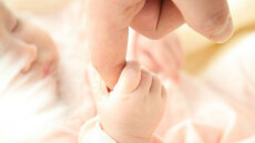 Γαλλία: Ο αριθμός των μωρών που γεννήθηκαν το 2023, είναι ο χαμηλότερος από το 1946