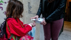 Δεν μετράνε οι απουσίες έως 5 ημέρες για μαθητές που θα νοσήσουν από κορωνοϊό - Η εγκύκλιος του υπουργείου Παιδείας