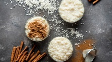 Φτιάχνουμε ρυζόγαλο: κλασικό, σοκολατένιο ή vegan; (+8 συνταγές)