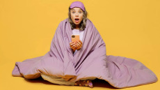 Κοιτάτε το κινητό σας μόλις ξυπνήσετε; Έξι σοβαροί λόγοι να σταματήσετε – Τρία tips για να το καταφέρετε