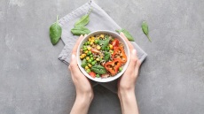 10 detox προϊόντα που υπόσχονται ότι μας κάνουν καλό