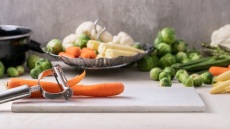 Τα 7 υγιεινά λαχανικά που δεν ήξερες ότι τρώγονται και ωμά