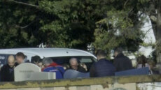 Βέροια: Θρήνος στην κηδεία του βρέφους που σκότωσε η μάνα του - Δεν άφησαν τον πατέρα να πλησιάσει