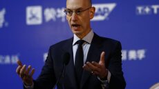  Κομισάριος NBA για Αντετοκούνμπο: «Κάθε φορά που με βλέπει με πιέζει για αγώνα στην Ελλάδα»