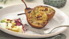 Ψητά αχλάδια με ροκφόρ