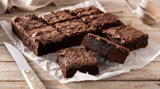 Φτιάχνουμε εύκολο brownie με 2 μόνο υλικά