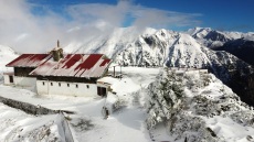 Έπεσαν τα πρώτα χιόνια στην Κρήτη - Δείτε τον Ψηλορείτη