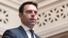 ΣΥΡΙΖΑ: Τούμπα στην τούμπα ο Κασσελάκης για τα ομόφυλα - Αδειάζει τον εαυτό του, τον Πολάκη και ξαναβάζει κομματική πειθαρχία