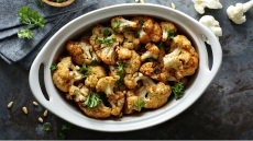 Μουστάρδα: πώς απογειώνει το ψητό μπρόκολο και κουνουπίδι (+συνταγές)