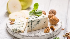 Τα μπλε τυριά στην κουζίνα μας: είδη, χαρακτηριστικά και συνταγές