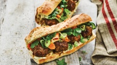 Σάντουιτς με κεφτεδάκια: το τέλειο σνακ για όλες τις ώρες