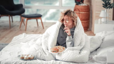 Τι κρύβεται πίσω από την κούραση και την κακή διάθεση που νιώθουν 9 στους 10 ενήλικες