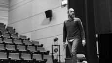 Σωτήρης Τσαφούλιας: Θεατρική επιστροφή στο Ίδρυμα Μιχάλης Κακογιάννης - Οι πρώτες φωτογραφίες από τη νέα του παράσταση