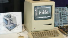 Apple: Το πρώτο Macintosh γίνεται 40 ετών - Η συσκευή που έφερε επανάσταση και έβαλε τους υπολογιστές στη ζωή μας