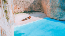 Καμπανάκι για τη διάσημη παραλία της Ζακύνθου: Μαζί με το ναυάγιο θα χαθεί και η παραλία