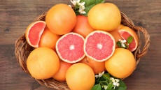 Γκρέιπφρουτ: γιατί πρέπει να το βάλετε σήμερα στο καλάθι σας; (+συνταγή)