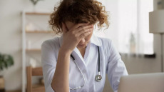 Κίνδυνος Burnout: Σεβασμό στα ωράρια εργασίας ζητούν οι γιατροί