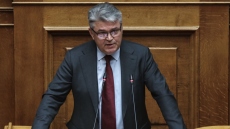 Βουλή: Την ανακοίνωση της Εκκλησίας για τον γάμο των ομοφύλων διάβασε ο Νατσιός – Αντίδραση από το ΠΑΣΟΚ