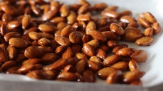 Καραμελωμένα αμύγδαλα στη φριτέζα αέρος: το εύκολο γλυκό σνακ