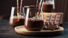 Το εύκολο σπιτικό λικέρ σοκολάτας για τα χειμωνιάτικα βράδια