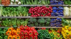 Ερυθρά Θάλασσα: Οι επιθέσεις των Χούτι πλήττουν το εμπόριο νωπών τροφίμων στην Ευρώπη – Πώς επηρεάζουν την Ελλάδα