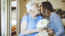 Πώς τα προγράμματα κοινωνικής προσφοράς και ο εθελοντισμός φέρνουν κοντά τους ανθρώπους