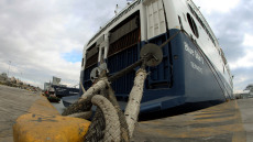 Δεμένα τα πλοία σε Ραφήνα και Λαύριο λόγω κακοκαιρίας - Ποια δρομολόγια πραγματοποιούνται