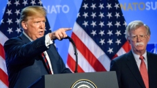 Ντόναλντ Τραμπ: Ιδιοτελής, εκδικητικός και ακατάλληλος για πρόεδρος, λέει ο Τζον Μπόλτον